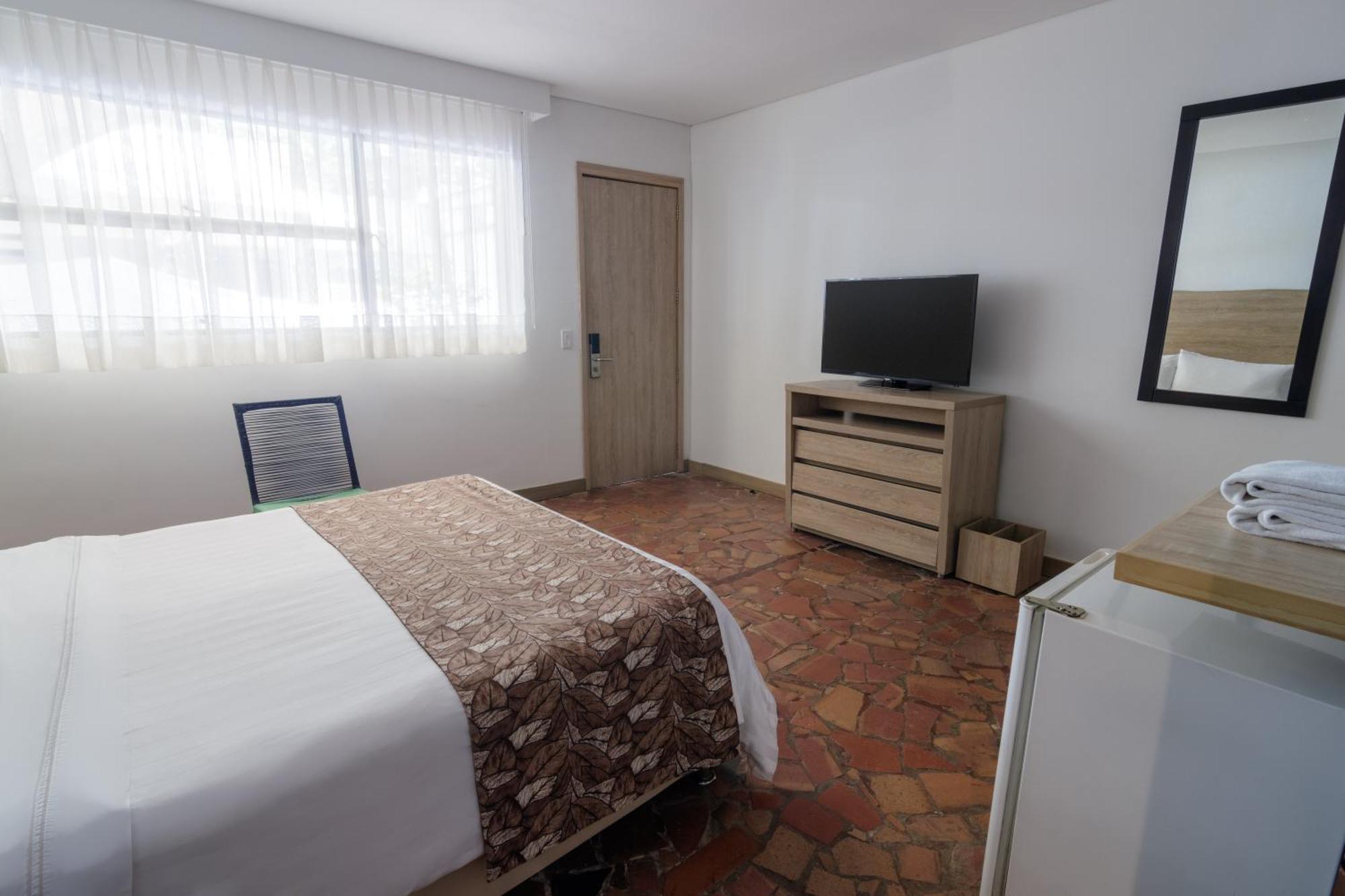 Ghl Hotel Club El Puente Girardot Exteriör bild